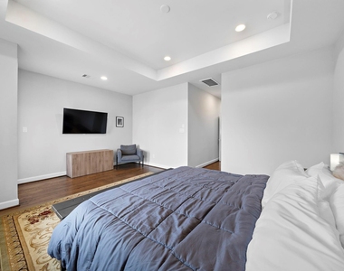 1217 Crockett Street - Photo Thumbnail 13