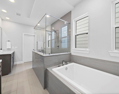 1217 Crockett Street - Photo Thumbnail 17