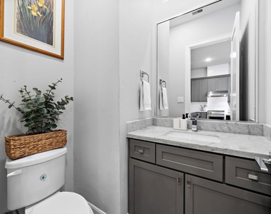 1217 Crockett Street - Photo Thumbnail 11