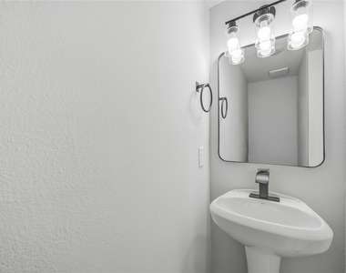 7611 Lawn Street - Photo Thumbnail 5