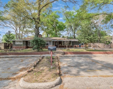 602 Everett Street - Photo Thumbnail 2