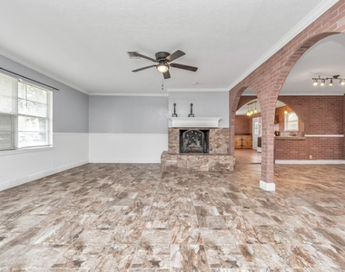 602 Everett Street - Photo Thumbnail 5