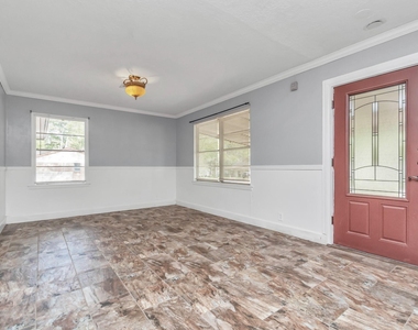 602 Everett Street - Photo Thumbnail 7