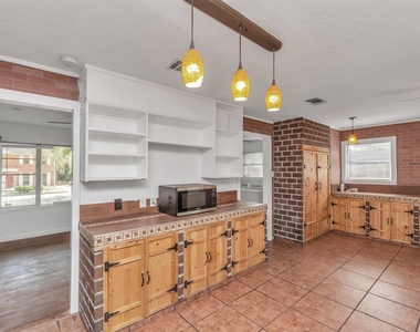 602 Everett Street - Photo Thumbnail 13