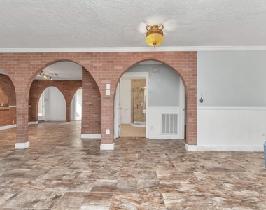 602 Everett Street - Photo Thumbnail 3