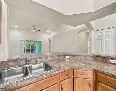 4615 29th Street Sw - Photo Thumbnail 13