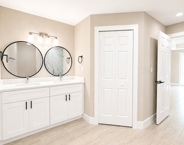 3464 Ne 9th Place - Photo Thumbnail 9