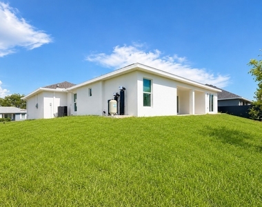 3464 Ne 9th Place - Photo Thumbnail 23