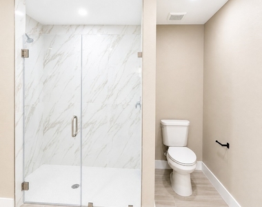 3464 Ne 9th Place - Photo Thumbnail 10