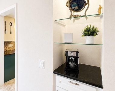 11710 Southlake Drive - Photo Thumbnail 5