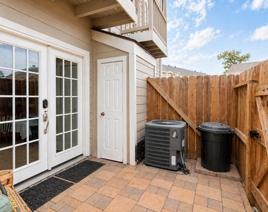 11710 Southlake Drive - Photo Thumbnail 10