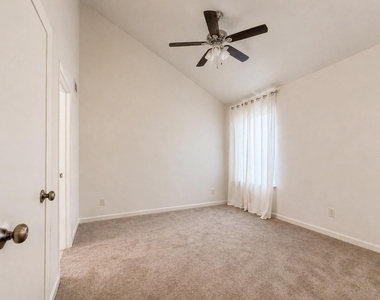 11710 Southlake Drive - Photo Thumbnail 13