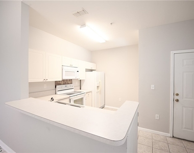 15449 Bellamar Circle - Photo Thumbnail 4