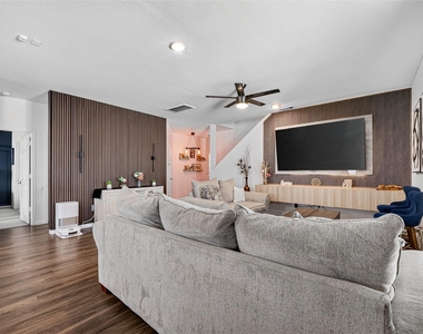 7031 Hobby Wind Ridge Drive - Photo Thumbnail 11