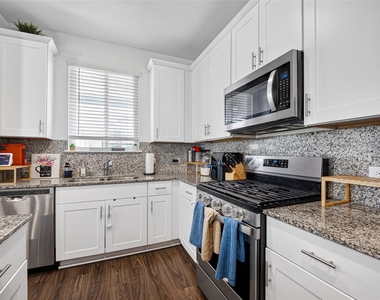 7031 Hobby Wind Ridge Drive - Photo Thumbnail 16