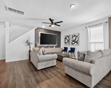 7031 Hobby Wind Ridge Drive - Photo Thumbnail 9