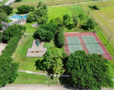 406 Stockbridge Lane - Photo Thumbnail 37
