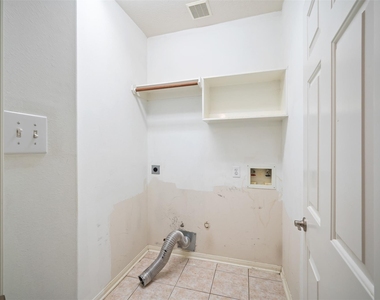 406 Stockbridge Lane - Photo Thumbnail 7