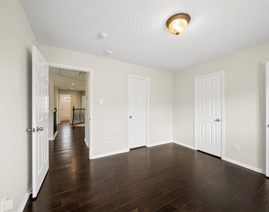 8306 Golden Harbour - Photo Thumbnail 37
