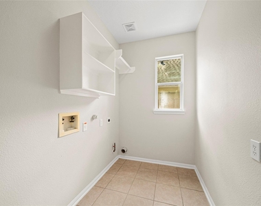 8306 Golden Harbour - Photo Thumbnail 27