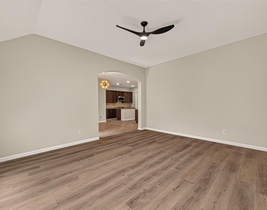 706 Silver Creek Circle - Photo Thumbnail 19