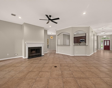 706 Silver Creek Circle - Photo Thumbnail 15