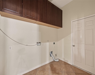 706 Silver Creek Circle - Photo Thumbnail 31