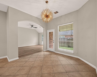 706 Silver Creek Circle - Photo Thumbnail 20