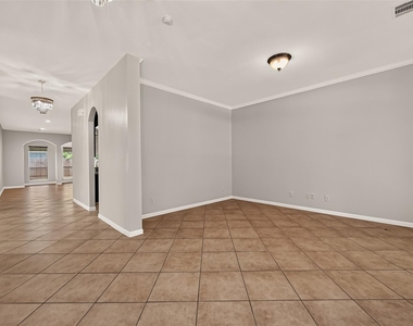 706 Silver Creek Circle - Photo Thumbnail 7
