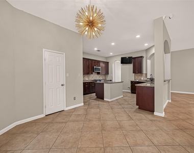 706 Silver Creek Circle - Photo Thumbnail 21