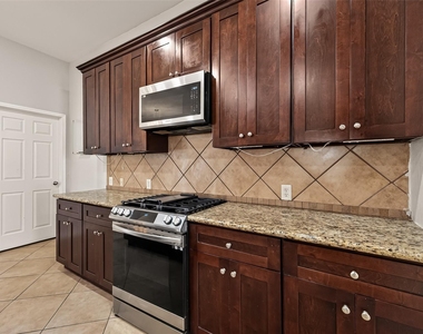 706 Silver Creek Circle - Photo Thumbnail 24