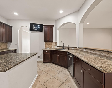 706 Silver Creek Circle - Photo Thumbnail 27