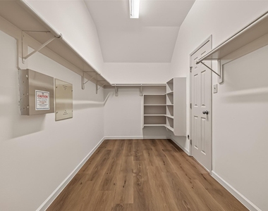 706 Silver Creek Circle - Photo Thumbnail 48