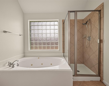 706 Silver Creek Circle - Photo Thumbnail 45