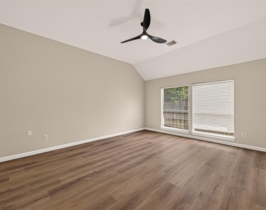 706 Silver Creek Circle - Photo Thumbnail 17