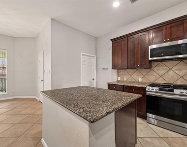 706 Silver Creek Circle - Photo Thumbnail 26