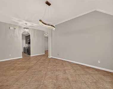 706 Silver Creek Circle - Photo Thumbnail 12