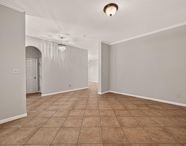 706 Silver Creek Circle - Photo Thumbnail 8