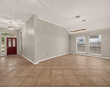 706 Silver Creek Circle - Photo Thumbnail 11