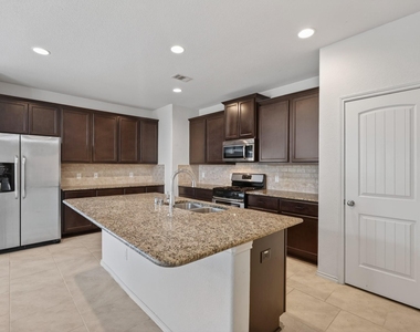 138 Meadow Grove Drive - Photo Thumbnail 13