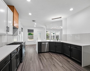 13403 Summer Villa Lane - Photo Thumbnail 15