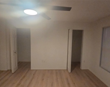 3642 Pine Oak Circle - Photo Thumbnail 17