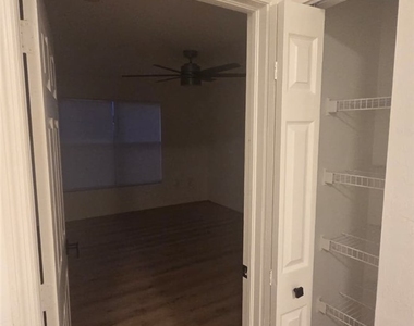 3642 Pine Oak Circle - Photo Thumbnail 18