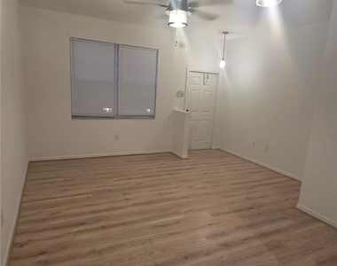 3642 Pine Oak Circle - Photo Thumbnail 4
