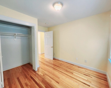 725 E 10th 1/2 Street - Photo Thumbnail 3