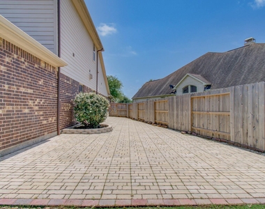 28666 Pleasant Forest Dr - Photo Thumbnail 4