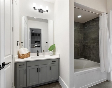 1508 Blodgett Street - Photo Thumbnail 7