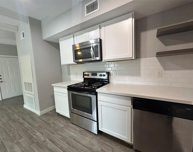 219 Marshall Street - Photo Thumbnail 3