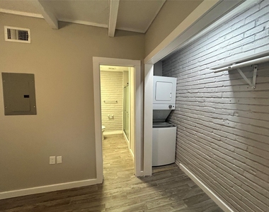 219 Marshall Street - Photo Thumbnail 8