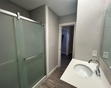219 Marshall Street - Photo Thumbnail 6